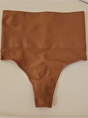3118. NWOT SKIMS Core Control High-Waist Seamless Thong